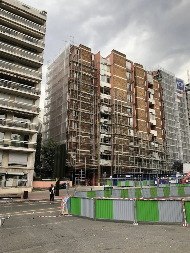 Construction échafaudage près de Essonne